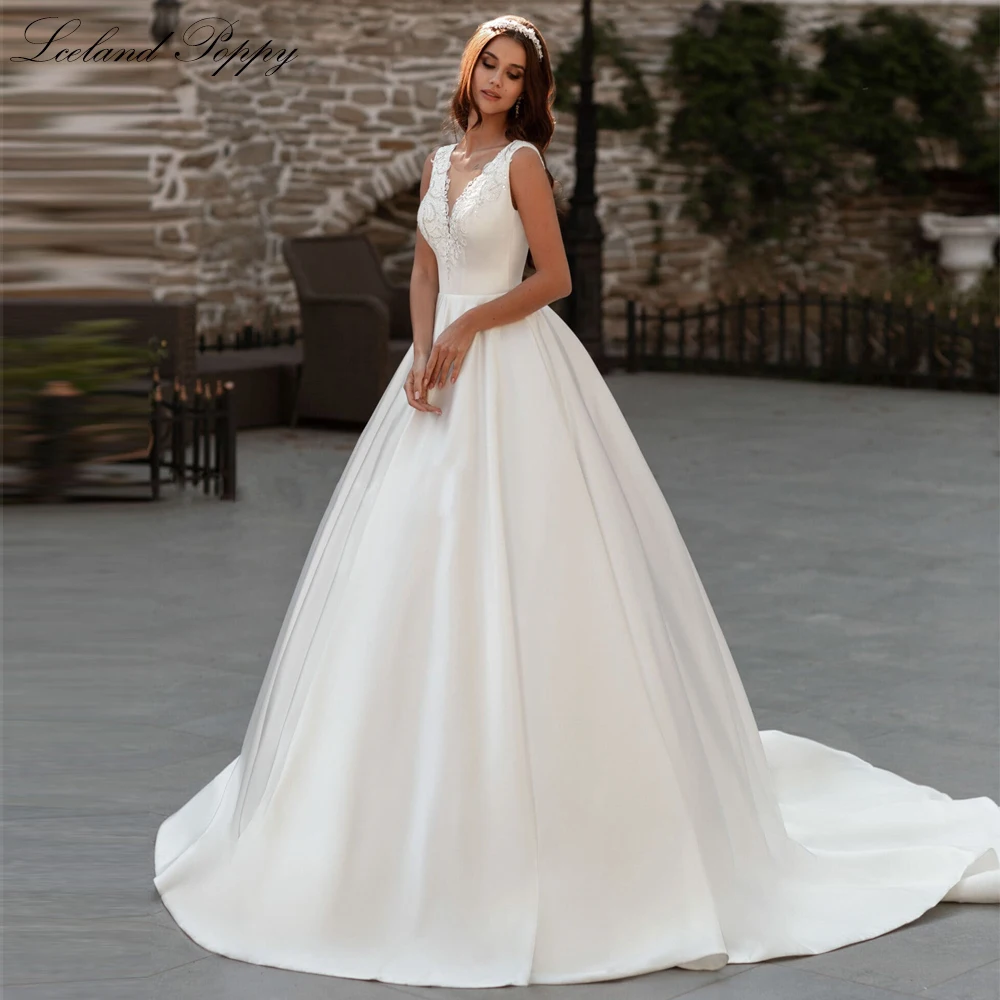 

Lceland Poppy Elegant A Line V Neck Beaded Appliques Satin Wedding Dresses Sleeveless Backless Bridal Gowns with Court Train