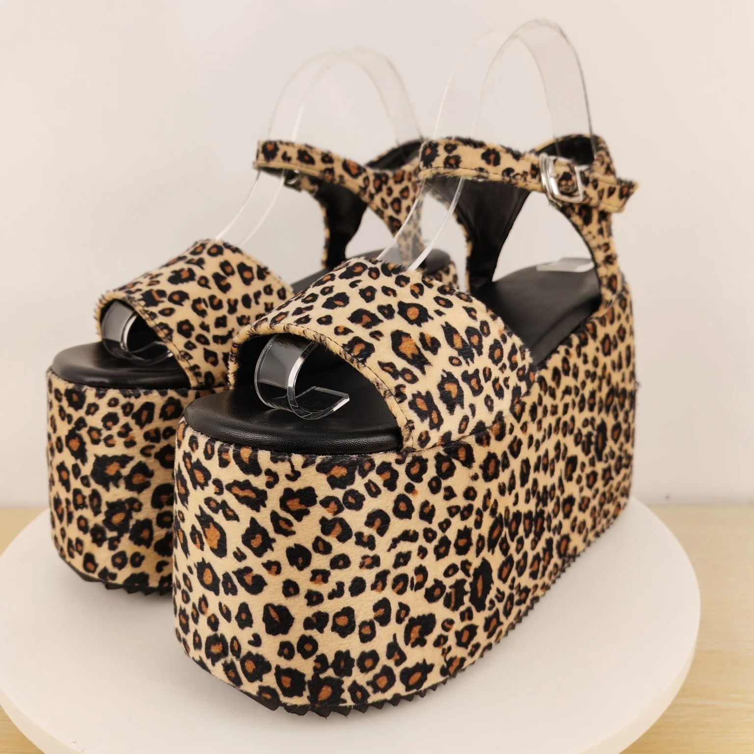 Women's Leopard Print Platform Wedge Sandals Peep-Toe Ankle Strap Design Retro Style for Summer Festivals Beach Outings Looks