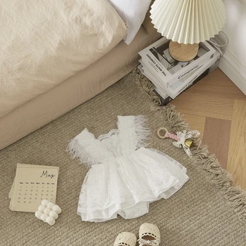 Słuchenwind 2023 lato 0-2Y mała dziewczynka księżniczka śliczne pajacyki marszczone bez rękawów z frędzlami z piór kombinezon bez pleców bez rękawów