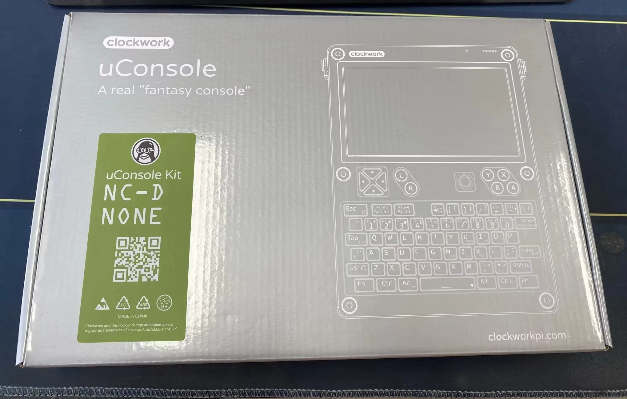 シルバー Clockwork uConsole - PC愛好家向けuConsoleキット