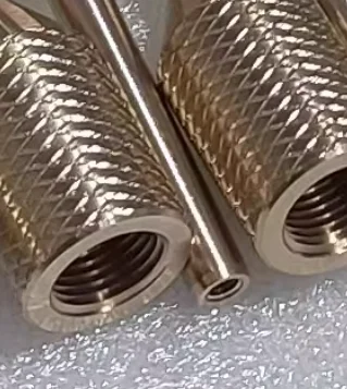 

Промышленный фрезерный обрабатывающий центр с ЧПУ и многоточечными пористыми вакуумными присосками для мощной вакуумной фиксации