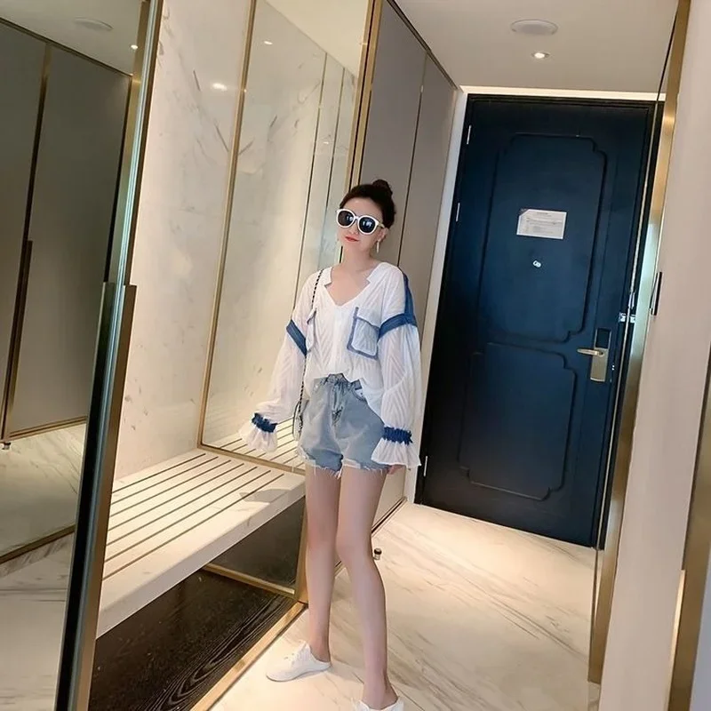 Women Japanese Loose Sweet V-Neck Lace Denim Patchwork Tops 2024 New Spring Ladies Harajuku Long Flare Sleeve Chiffon T-shirts