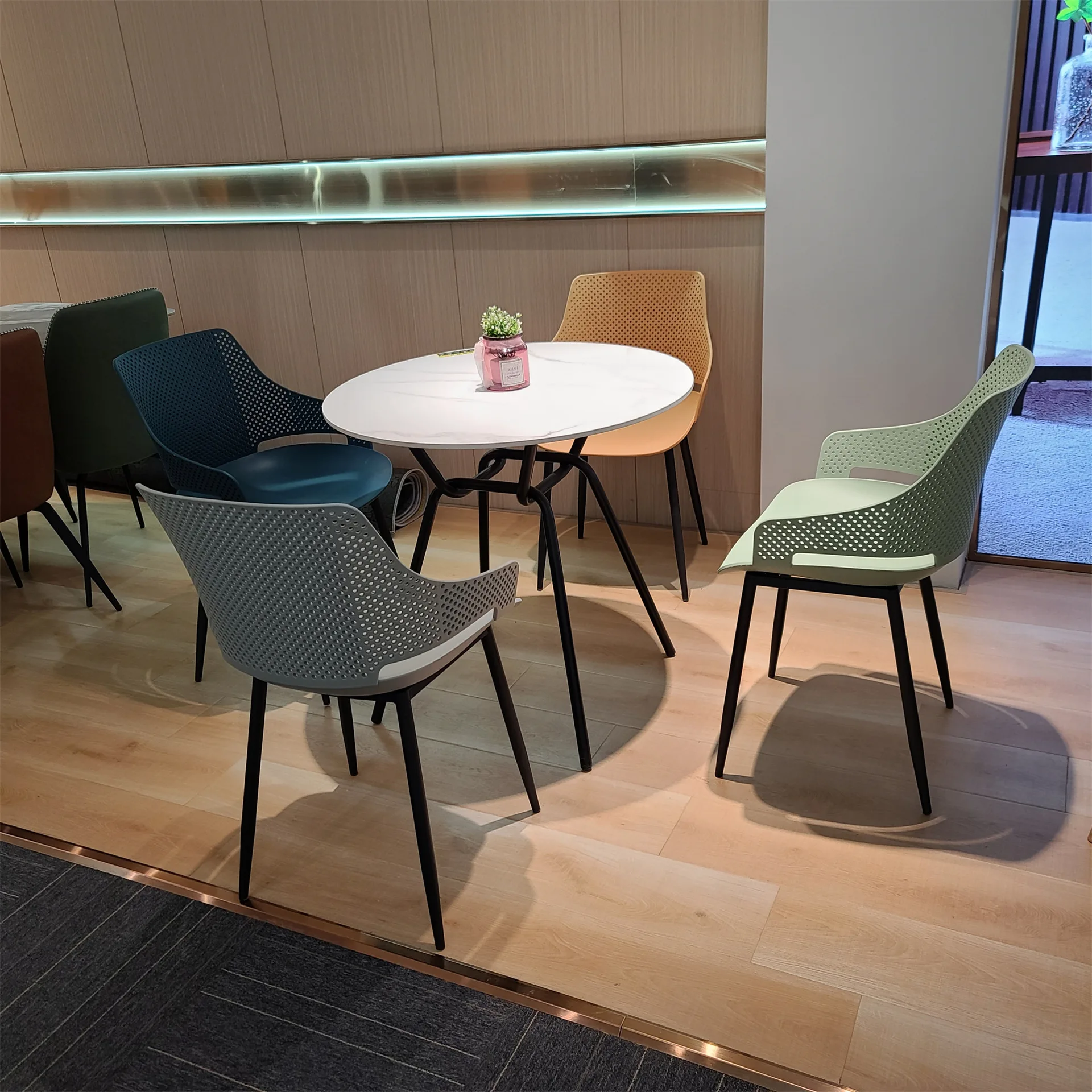 Modern simple tempered glass round table coffee table casual small  round negotiation and chairs reception