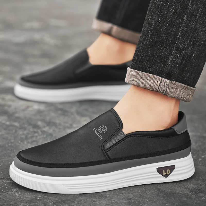 

New large-sized men's breathable casual loafers, fashionable leather shoes, trendy and comfortable sports shoes