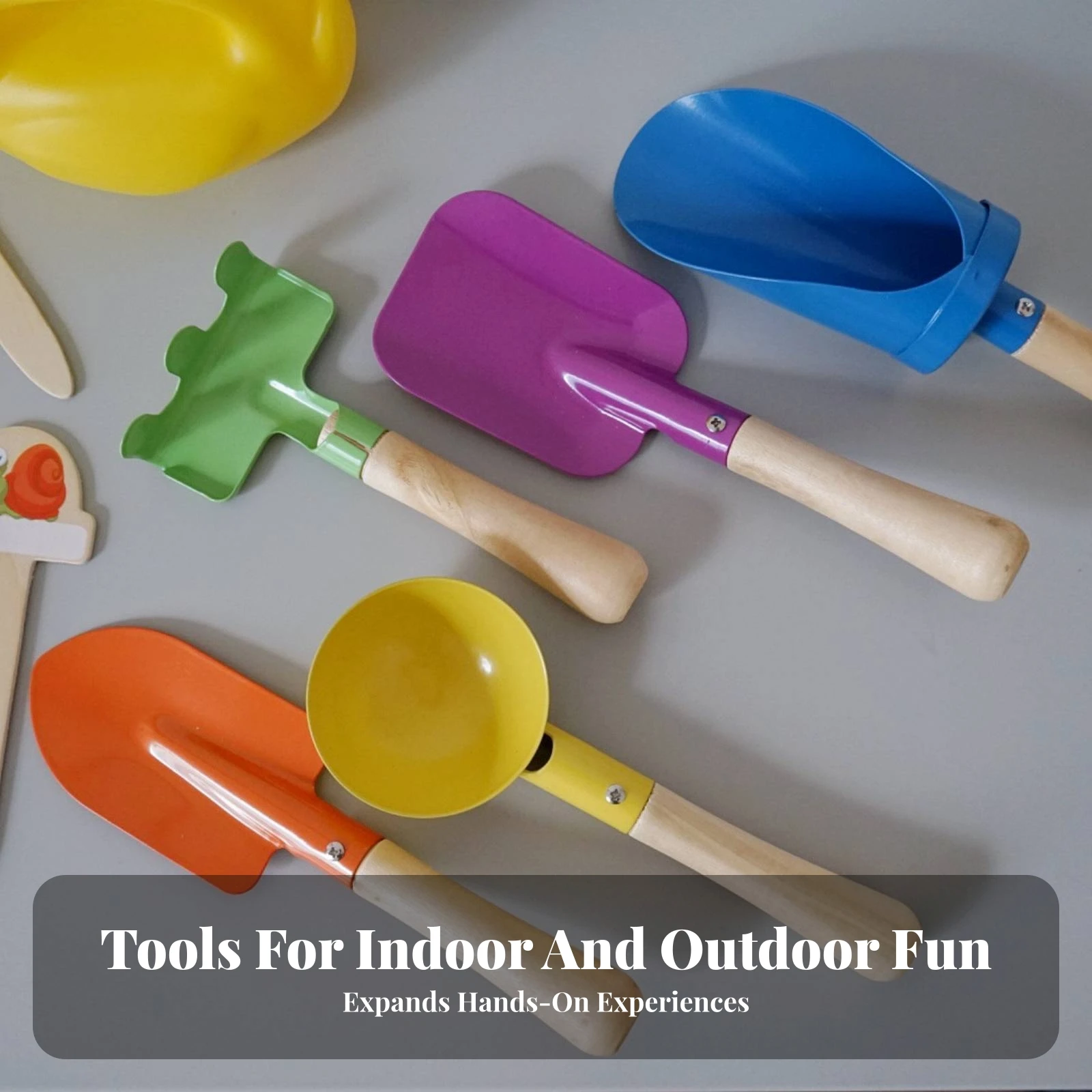 Wooden Handle Easy to Carry Beach Toy Set Animal Print Wooden Sand Tools Scoop and Rake Beach Sand Toy Set for Outdoor
