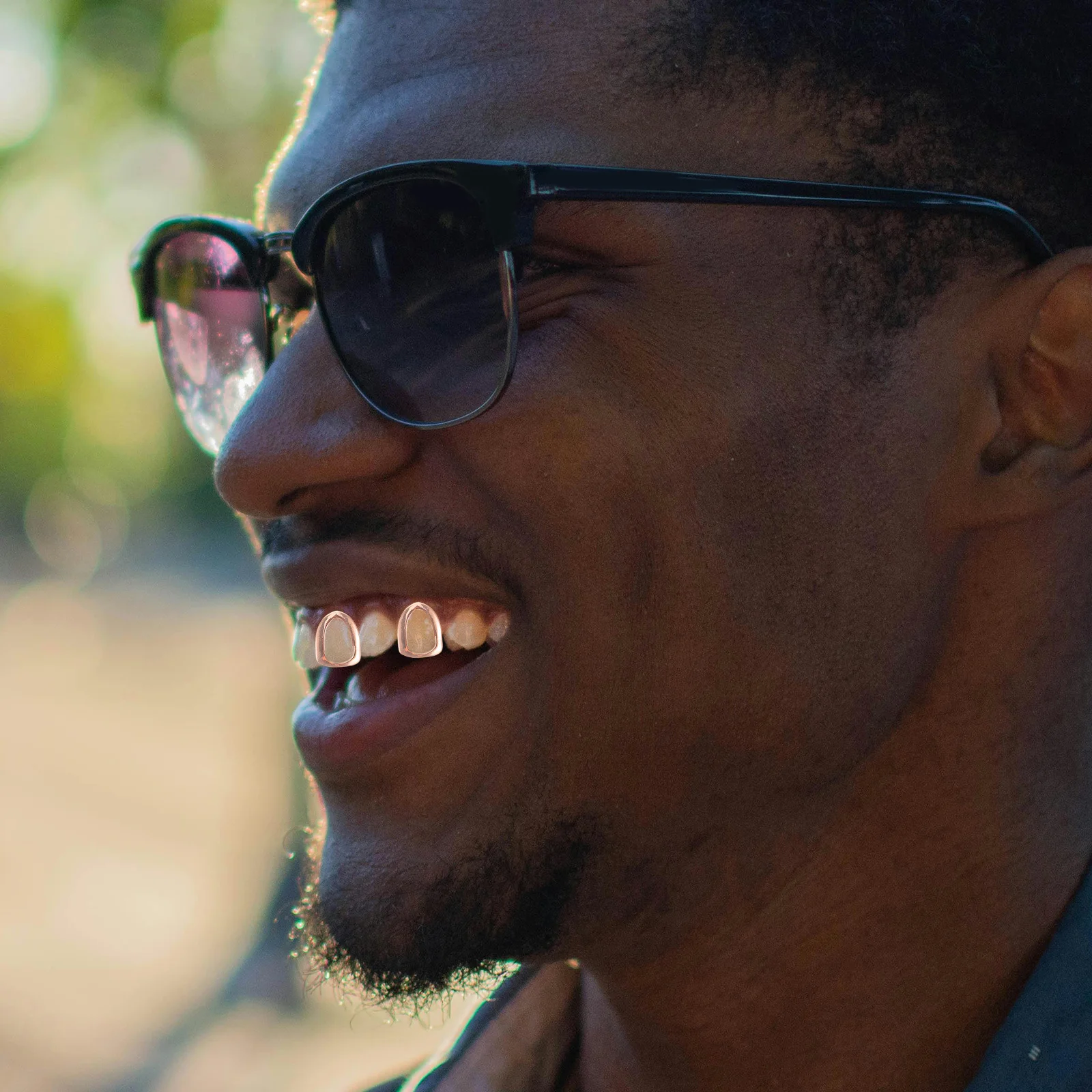 1 Juego de tapa de diente de oro Hollow Fang, joyería de un solo diente de cobre para hombres y mujeres, parrillas de boca de parrilla de Hip Hop, dientes de Cosplay para fiesta