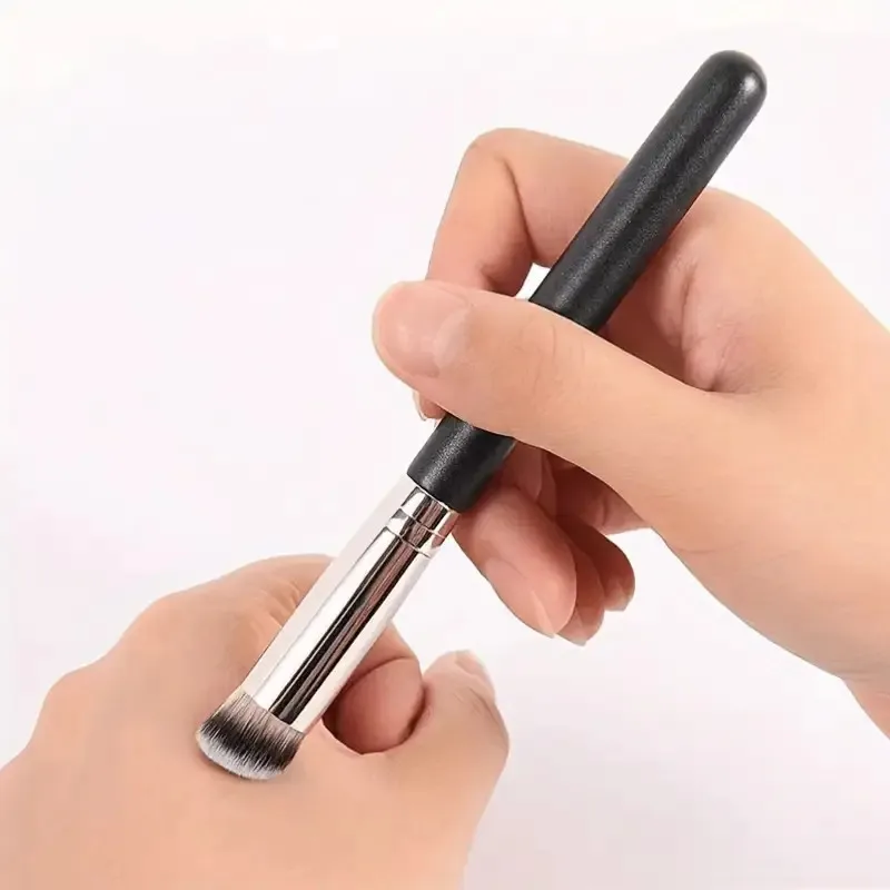 Oval Kabuki Brush -… - image