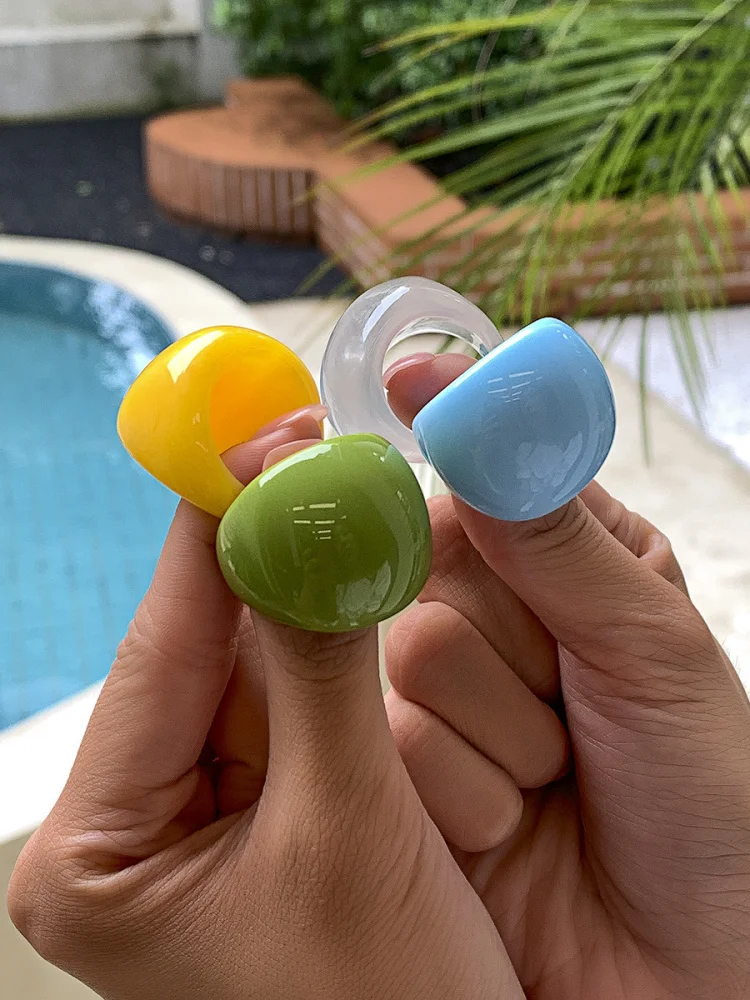 

Exaggerated Retro Court Countryside round Ring for Women aron Colored Geometric Personalized Faion Jewelry Accories