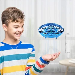 Zdalnie sterowany Quadcopter latający helikopter magiczna ręka piłka UFO samolot wykrywając Mini indukcyjny dron dziecięcy elektroniczna zabawka elektryczny