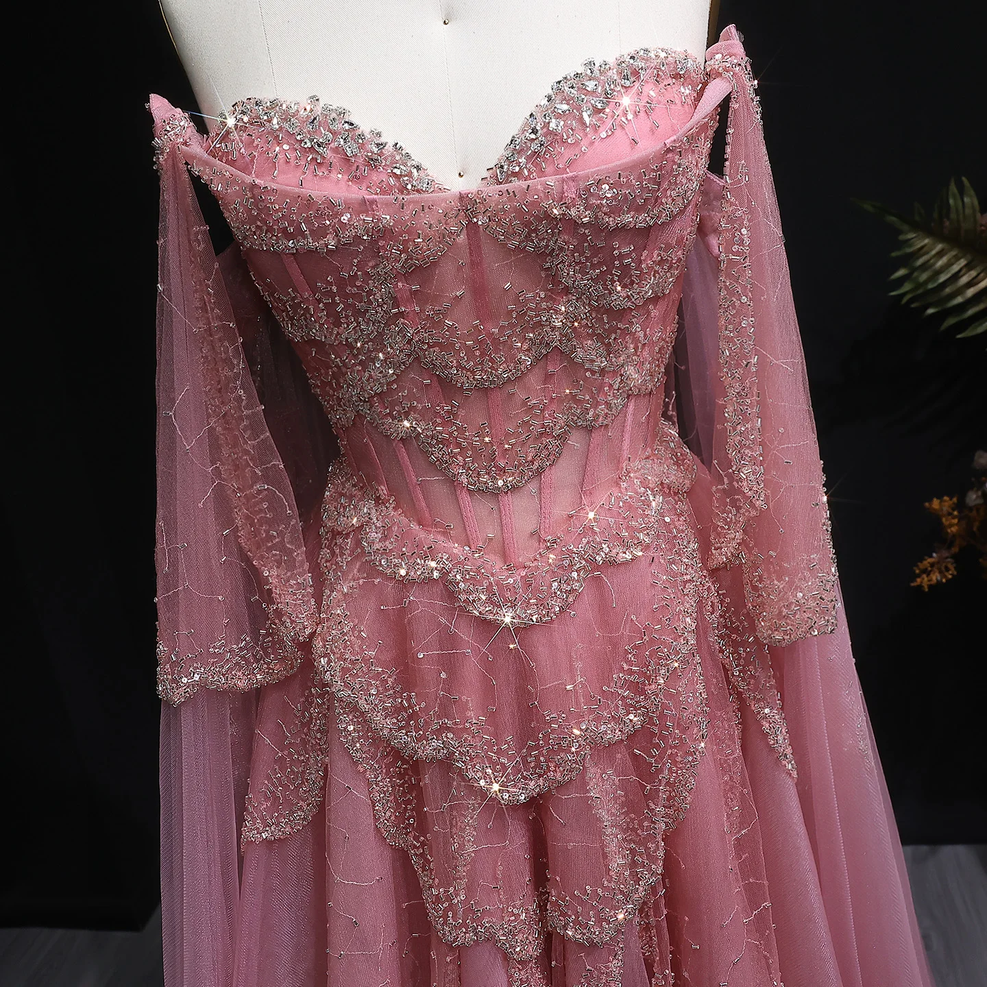 Sharon Said Luxuriöses Salbeigrünes Schulterfreies Abendkleid mit Cape-Ärmeln für Damen Hochzeitsfeier SS215 Maßanfertigung – Detail 12