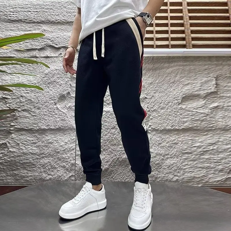 

Осень 2023, новые модные эластичные спортивные брюки, модные полосатые контрастные цвета, девять деталей, мужские брюки-шаровары