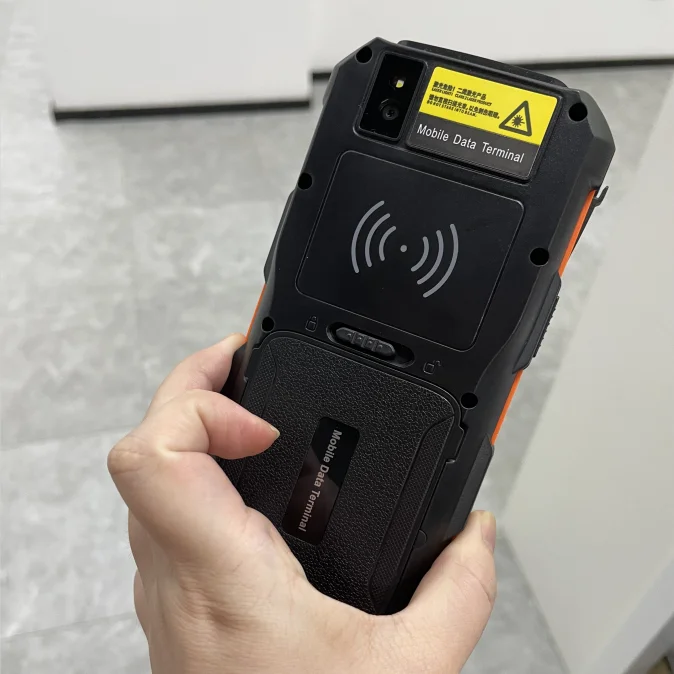 Lettore portatile Rfid a bassa frequenza 134,2 KHz C6200 Lettore di dati mobile Android 13 per lettura e codifica di etichette per animali