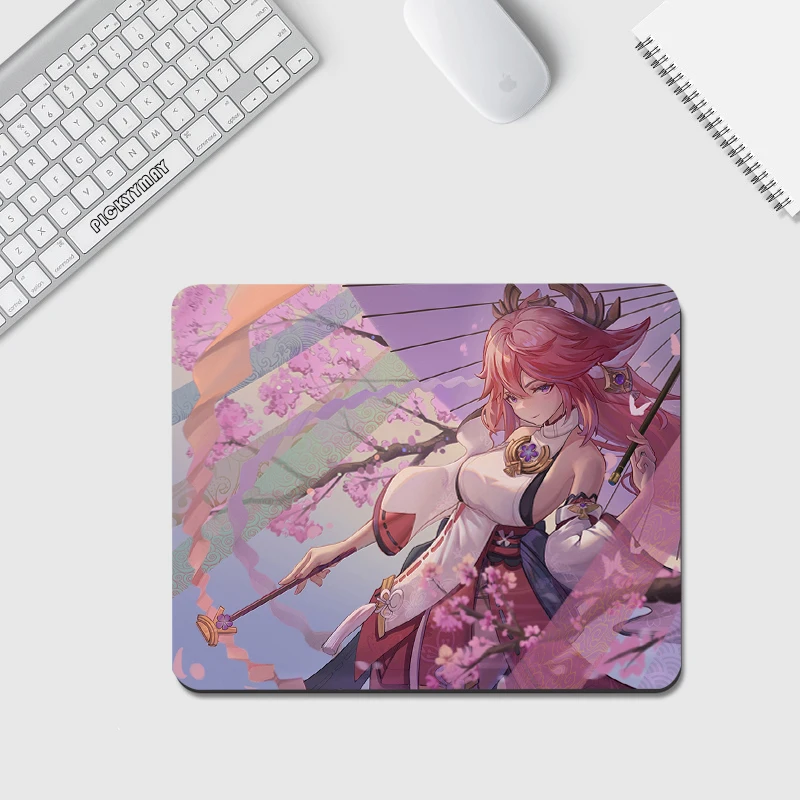 Small Mouse Pad Pretty Girl Mousepad High Quality XS Laptop Mouse Mat Office Desk Pad Design Desk Mat Little Table Rug 20x25cm