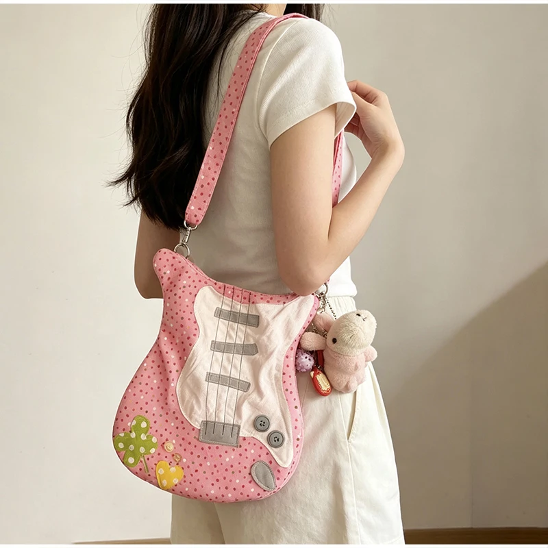 Umhängetasche in Gitarren-/Bassform, Handtasche aus Stoff mit vierblättrigem Kleeblatt- und Polka-Dot-Knopf-Design, leichte Freizeittasche – Detail 7