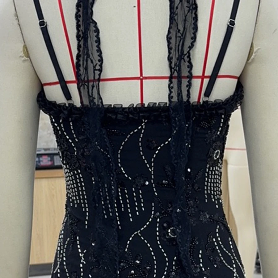 Mini abito con bordi di paillettes/perline per donna Abito estivo aderente senza maniche con collo quadrato alla moda e sciarpa