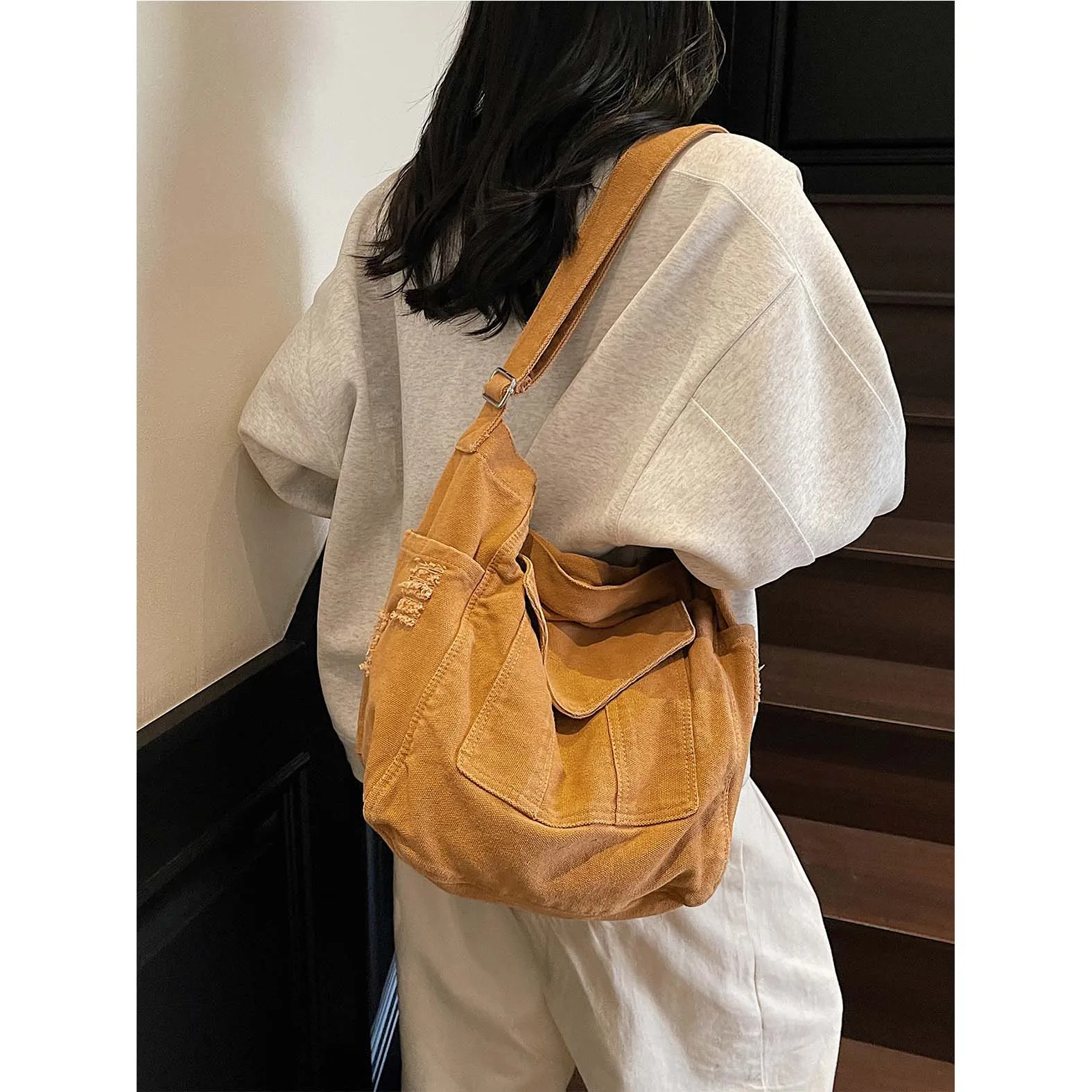 

Versatile canvas big bag for women 2025 new fashionable workwear style tote bag for college students, crossbody bag for class