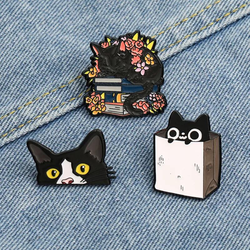 Cross border creative cartoon cute flowers cat flower metal accessories badge, new personalized book cat brooch