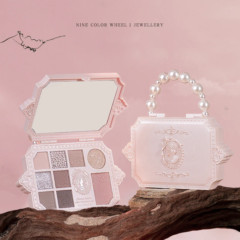 

Палетка теней для век Colorrose: матовые тени, консилер, румяна, хайлайтер — универсальная палетка для макияжа.