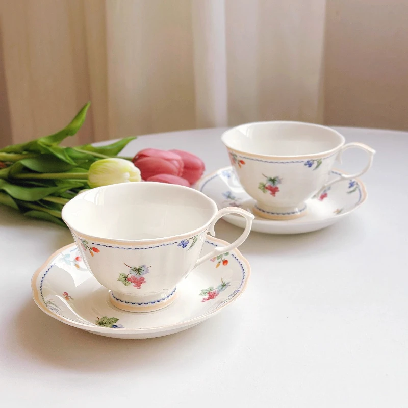 Винтажный набор чашек из костяного фарфора с блюдцем, элегантная фарфоровая чайная чашка, кофейная чашка для послеобеденного чая, черная чайная чашка, кухонная посуда для кофейни