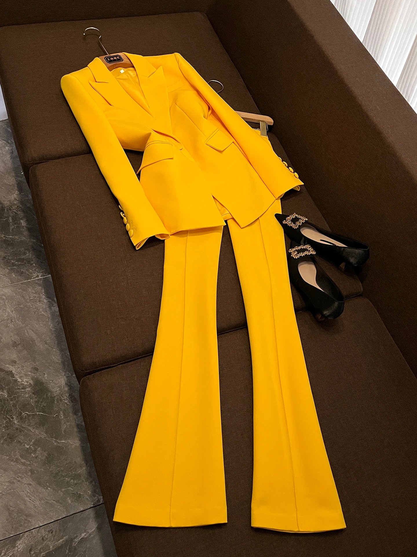 

Yellow Suit Set Women's Slim Fit Two-Piece Suite Professional Style Summer 2026 Fashion A6370 Polyester Material