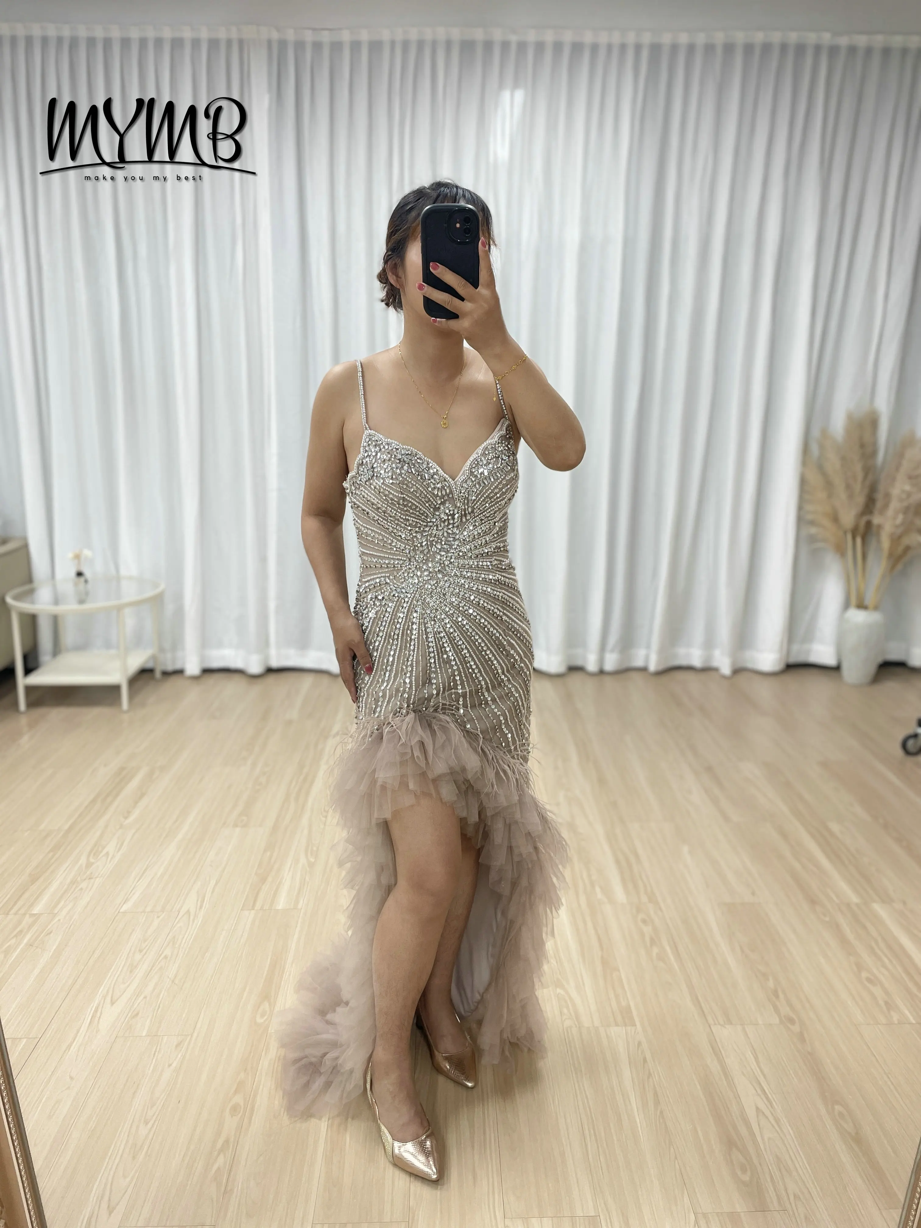 

MYMB Glamorous Classy Tiered Puffy Tulle Sexy V Neckline Evening Gown With Luxurious Handmade Beaded Diamond for Party MB40400-2
