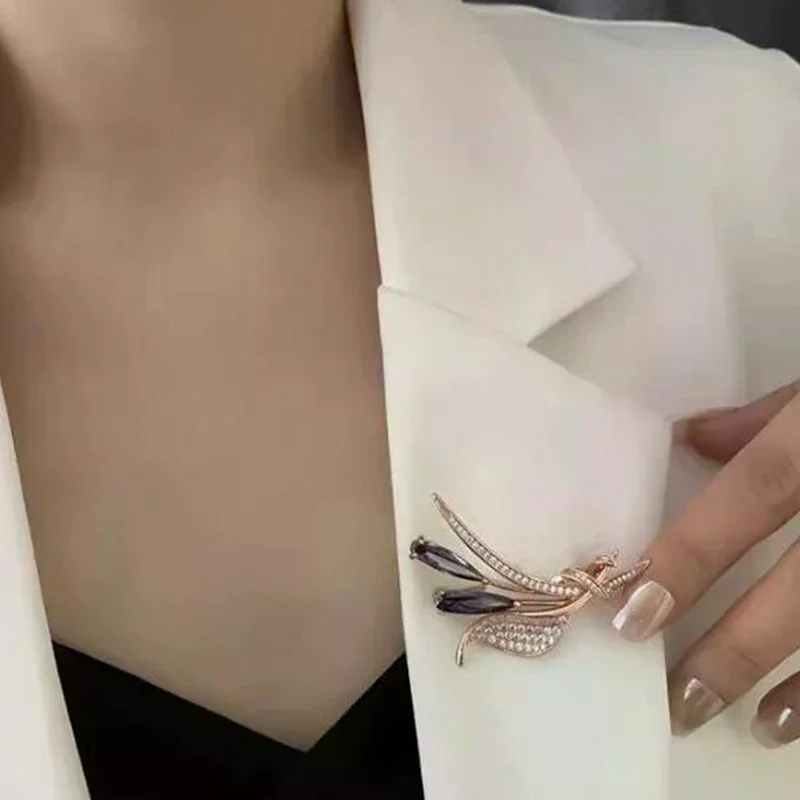 Cute High-grade Flower Brooches Exquisite Lapel Pins For Women Girls Fashion Versatile Corsage Clothing Accessories Gifts