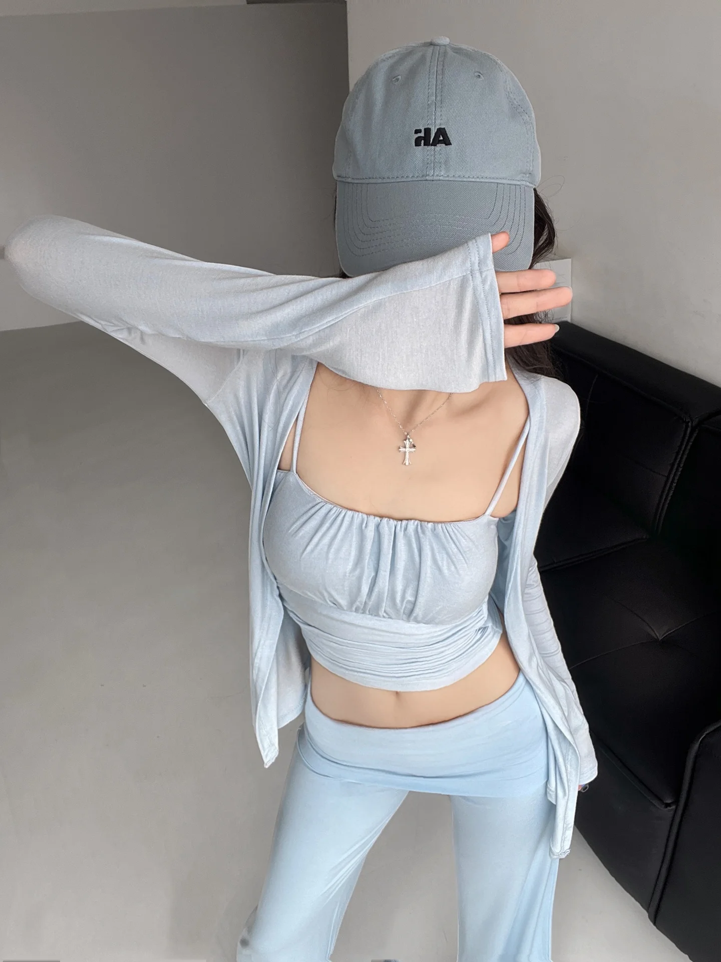 Ele Sweet Girl Pure Desire Sexy cintura blanca una camiseta sin mangas con almohadilla en el pecho largo Sve fino cárdigan abierto conjunto de chica picante