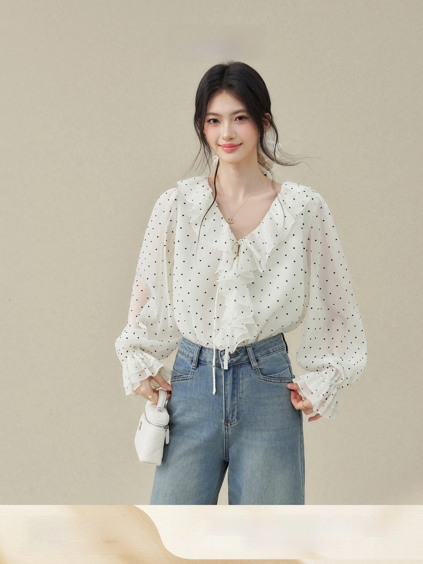 

Корейская женская блузка в горошек с длинным рукавом и V-образным вырезом, весенняя модная модель с рукавами-колокол, дышащая, удобная, премиум-класса