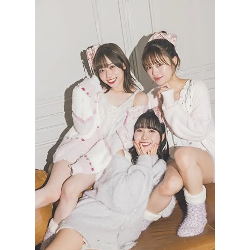 

Maiden TV Guide VOICE STARS Sayuri Date Aya Mori Hana Sakakura Sayuri Date Tokyo News 9784867019122 Book