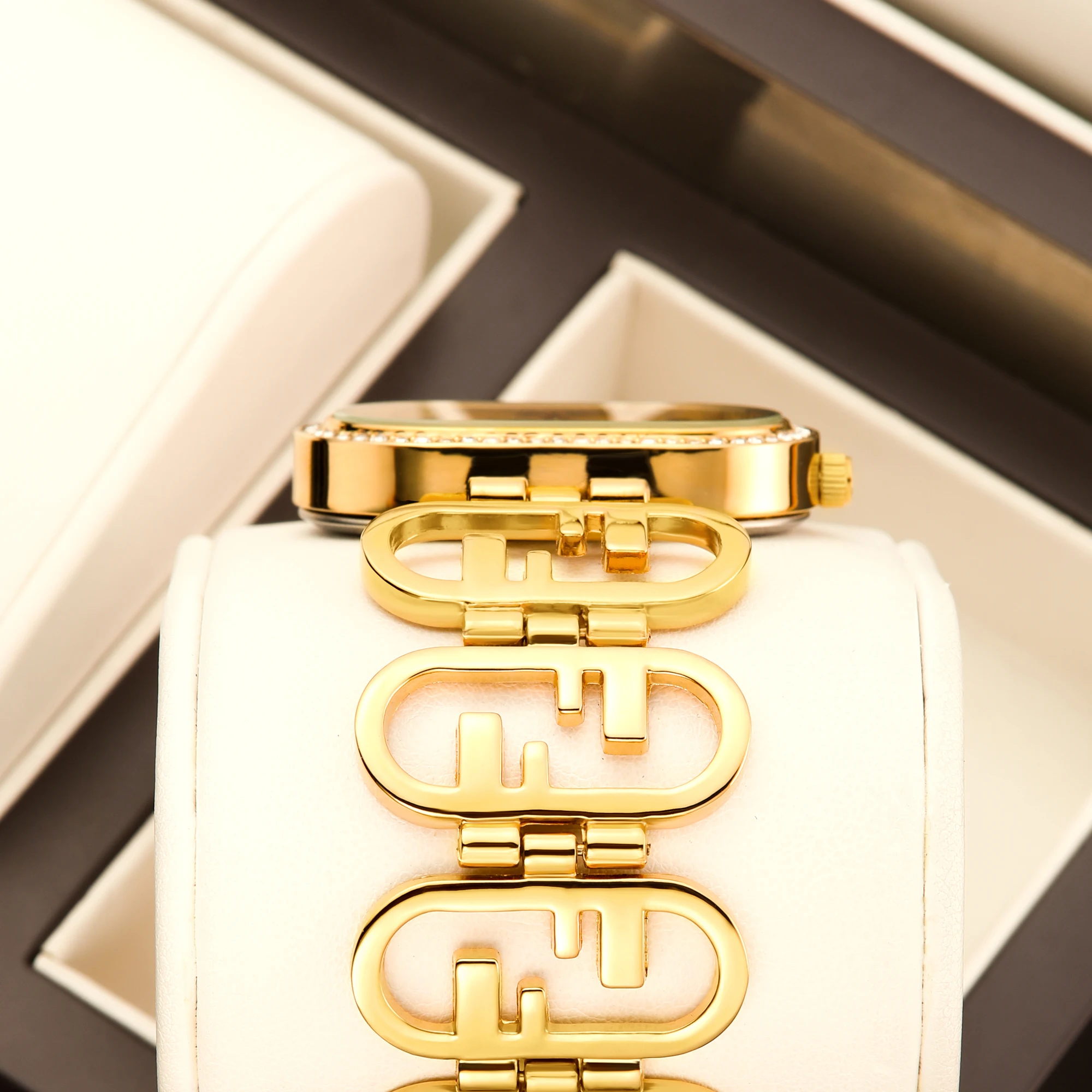 YaLaLuSi Fashion Women's Quartz Watch Luxury Gold Women's Watches Sparkling Rhinestones Gift Box A Good Choice for Gifts