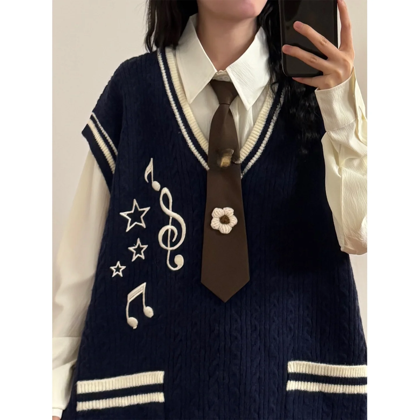 UATONLINE Autumnal Retro Style V-Neck Sweater Vest Design Sense Top with Embroidered Notes Color Block Ladies' Jacket