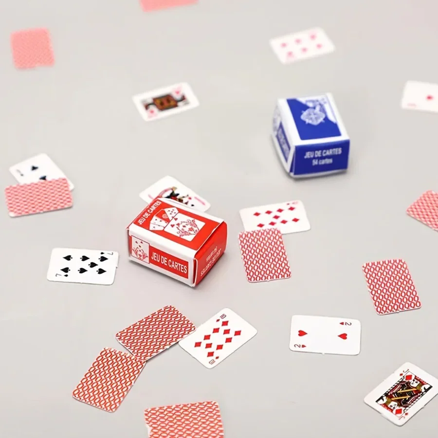 

1PC Outdoor Portable Mini Fingertip Playing Card Super Travel Party Playing Card Suitable for Outdoor Party Gathering Activities