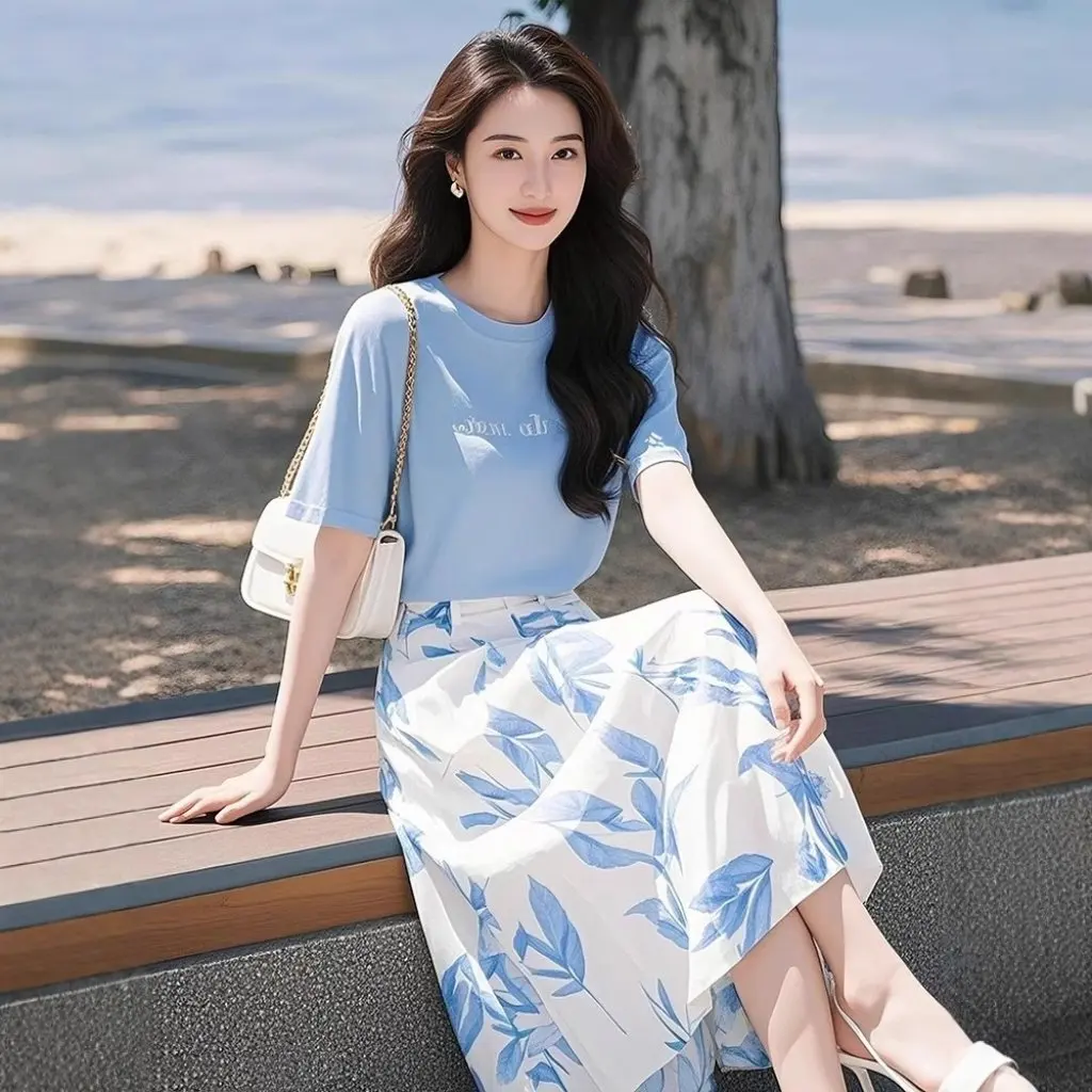 

Summer Travel Holiday Wear High-End Slimming Two-Piece Set Age-Reducing T-Shirt Skirt Combo for Women