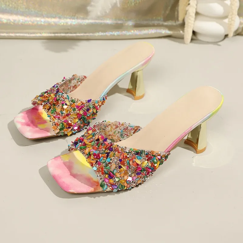 Nouvelles pantoufles d'été à talons bas pour femmes, collection printemps 2026