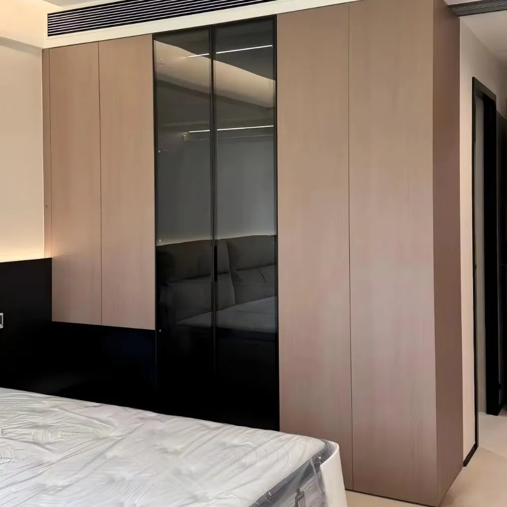 

Современная модульная система хранения из эко-френдли фанеры: расширяемый шкаф-гардероб для спальни