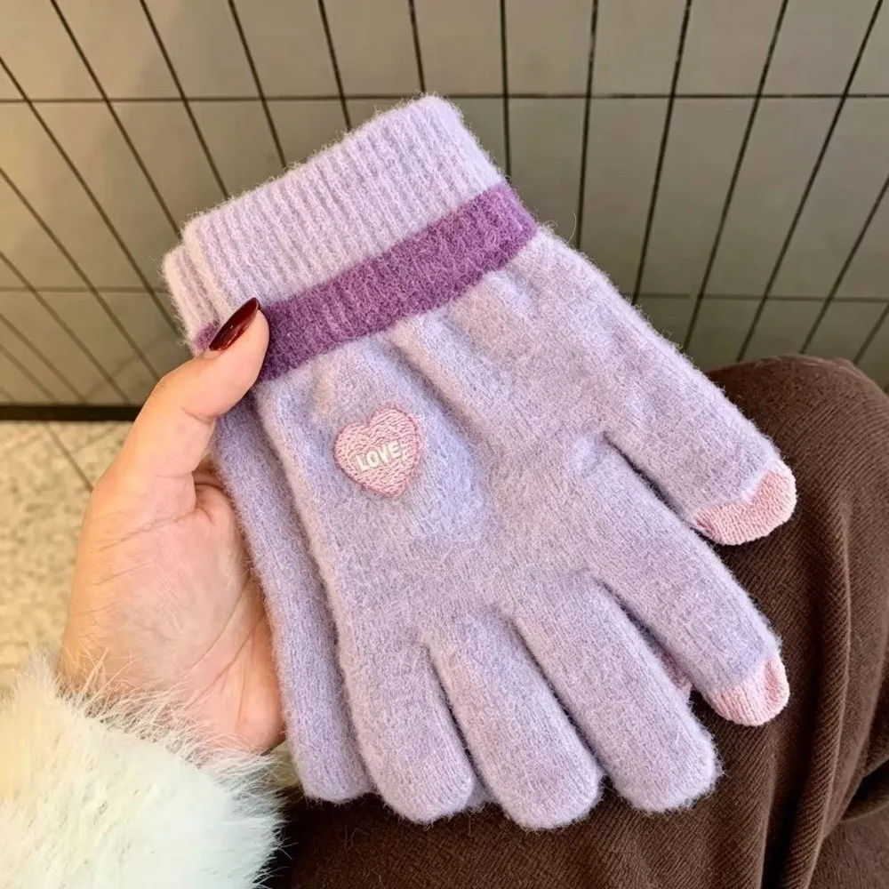 Cute Polyester Touch Screen Gloves Candy Color One Size Winter Warm Gloves Heart Embroidery Fuzzy Cold Proof Gloves Daily Wear