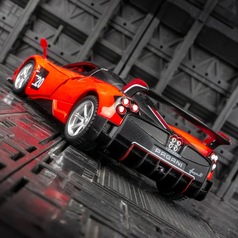 CCA 1:32 simulation Pagani alloy car model with doors that can be opened rich in details, finely crafted, and of good quality