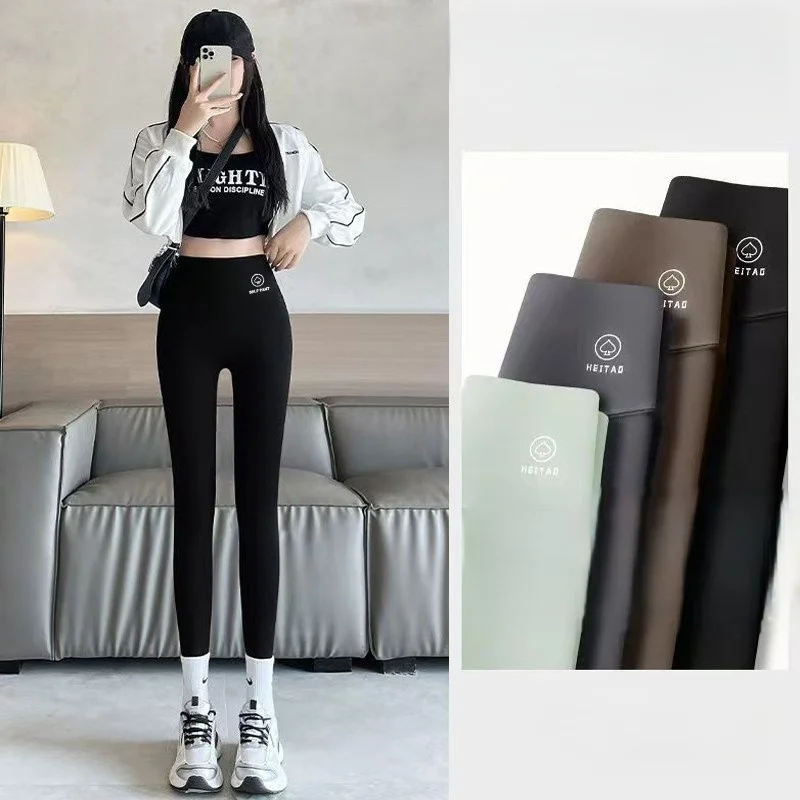 กางเกงโยคะพลัสไซส์สำหรับผู้หญิง เสื้อผ้ากีฬา สีแดง ทรงตรง ไซส์เล็ก-ใหญ่ แห้งเร็ว เงางาม สวมใส่สบาย แบบเรียบง่าย สไตล์เกาหลี สำหรับฤดูใบไม้ร่วง รุ่น GF