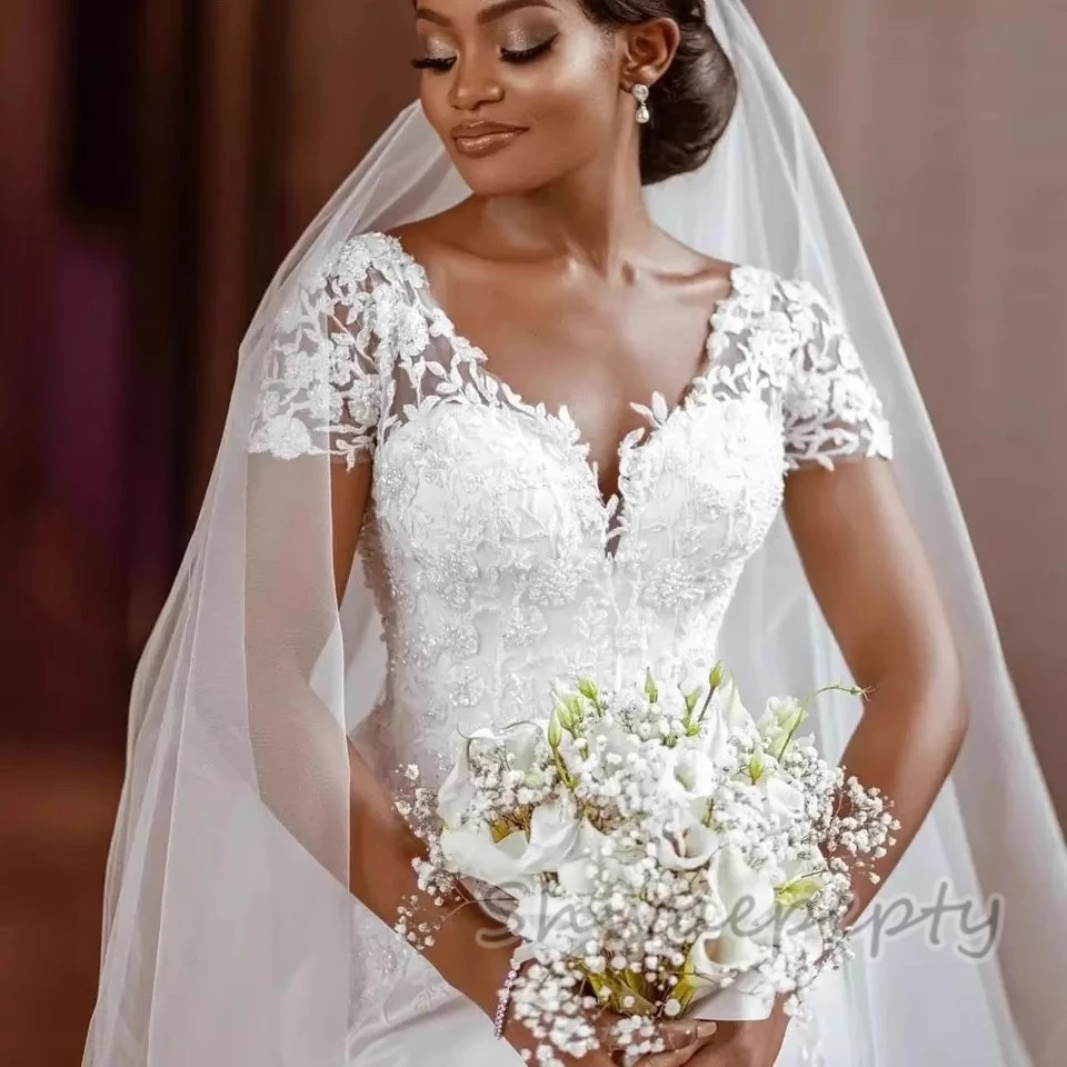 Abiti da sposa classici a sirena maniche corte applicazioni in pizzo con perline scollo a V lungo abito da sposa africano treno staccabile personalizzato