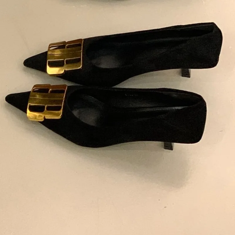 Sexy High Heels mit spitzer Zehenpartie für Damen, neuer Frühlings-2025, vielseitiger Alltagsstil, Stiletto-Absätze, tief ausgeschnittene Wildleder-High-Heels