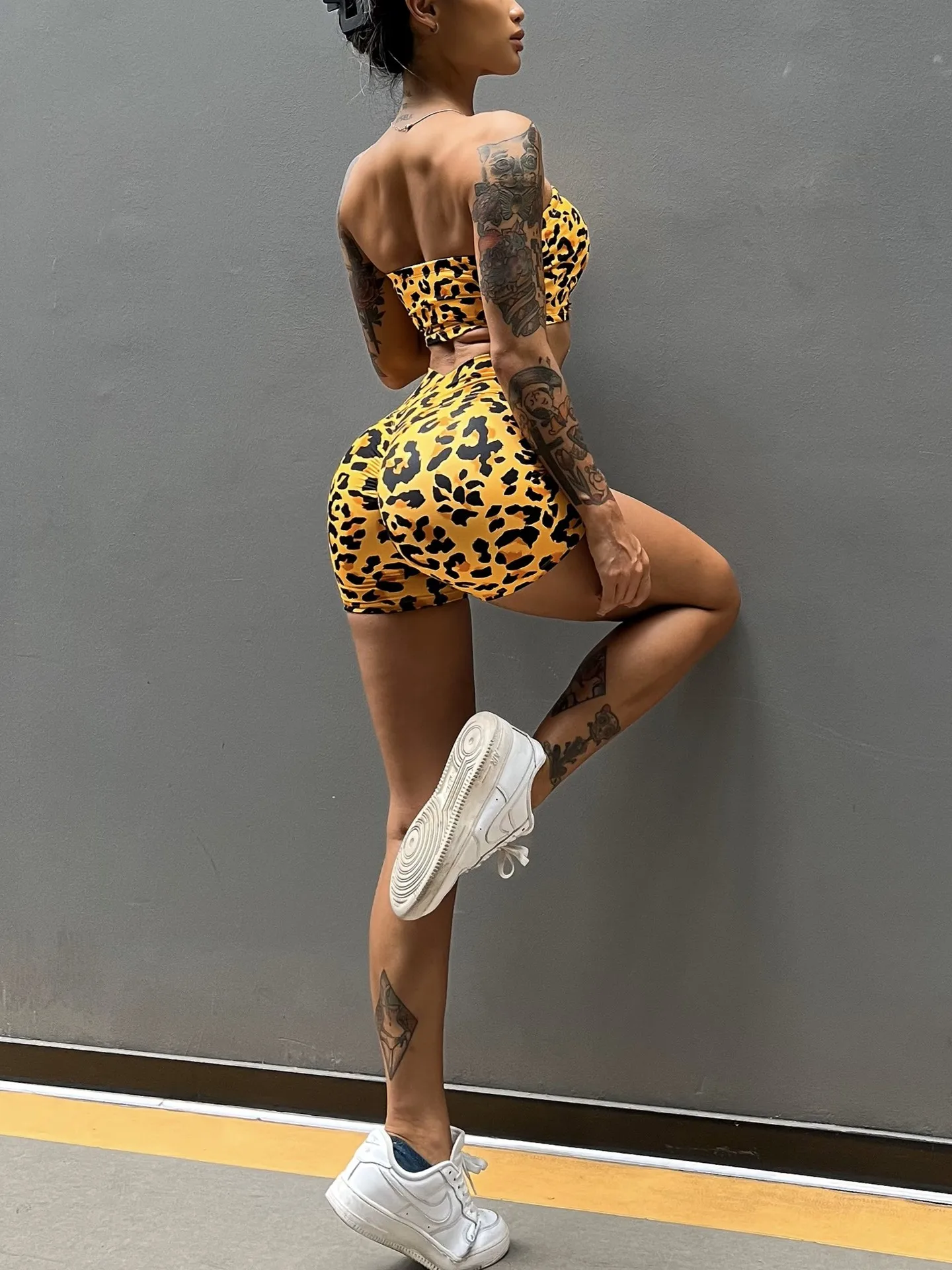 Women Sexy Leopard Print Yoga Sports Suit Two-Piece Fitness Clothing Bras With Slipless Strip High Waist Hip Lifting Short Pants