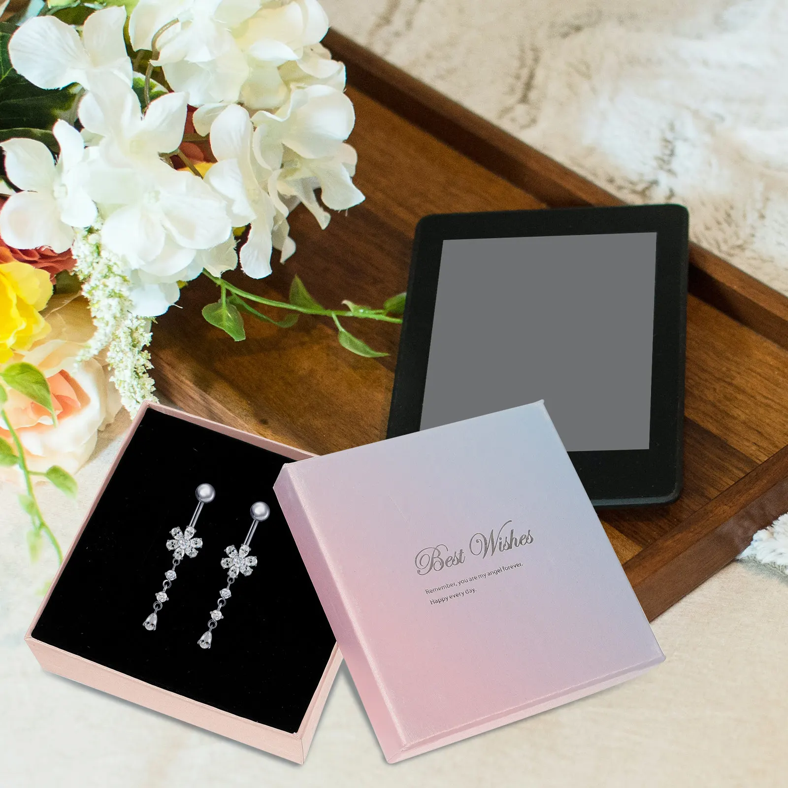 Luxury Jewelry Packaging Box for Rings Earrings Necklaces Bracelets Fashionable Paper Gift Box Secure Lid Elegant Compact Design