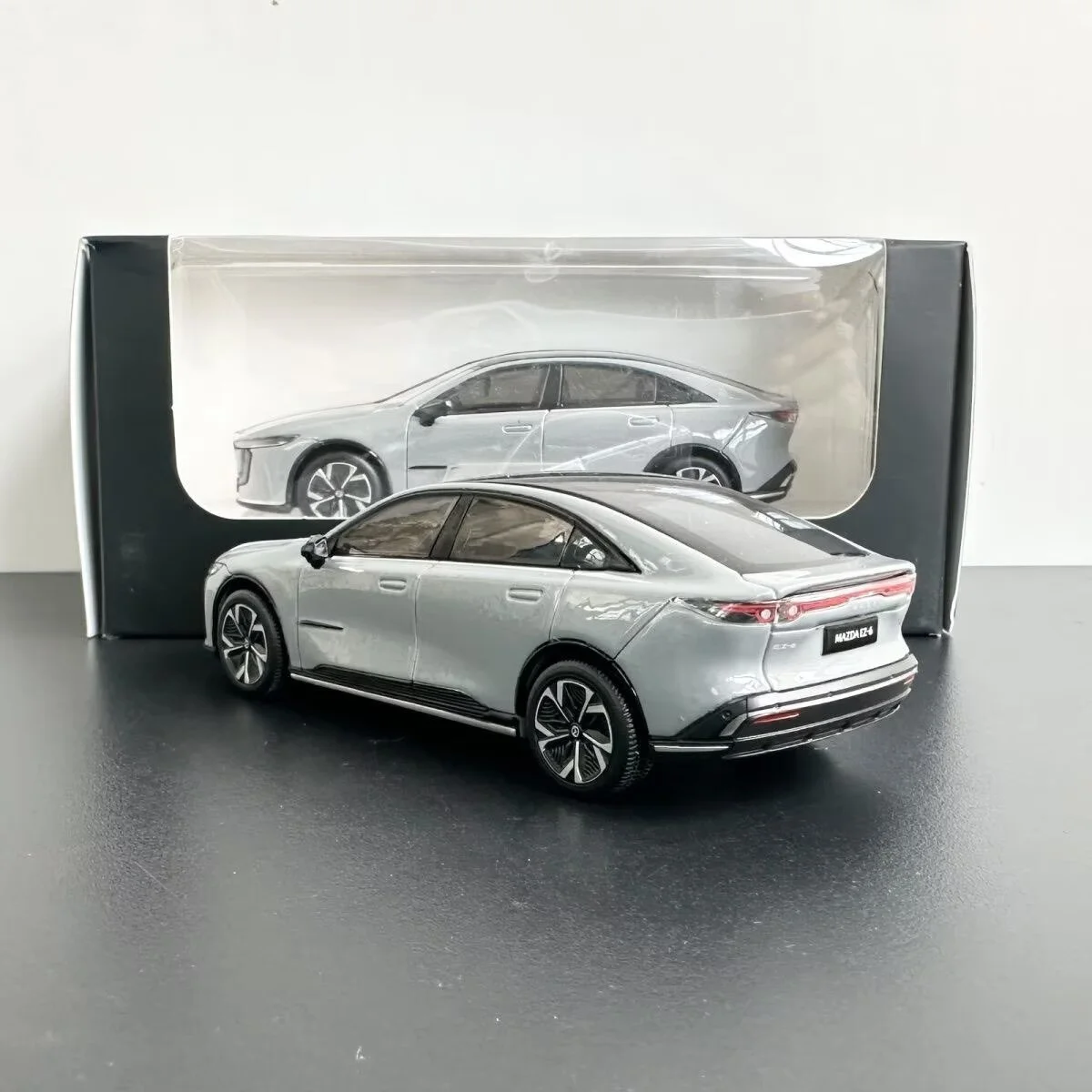 1/43 MAZDA EZ-6 Coupé modèle de voiture en alliage moulé sous pression en métal nouvelle énergie véhicules électriques modèle de voiture Miniature échelle Simulation enfants cadeau