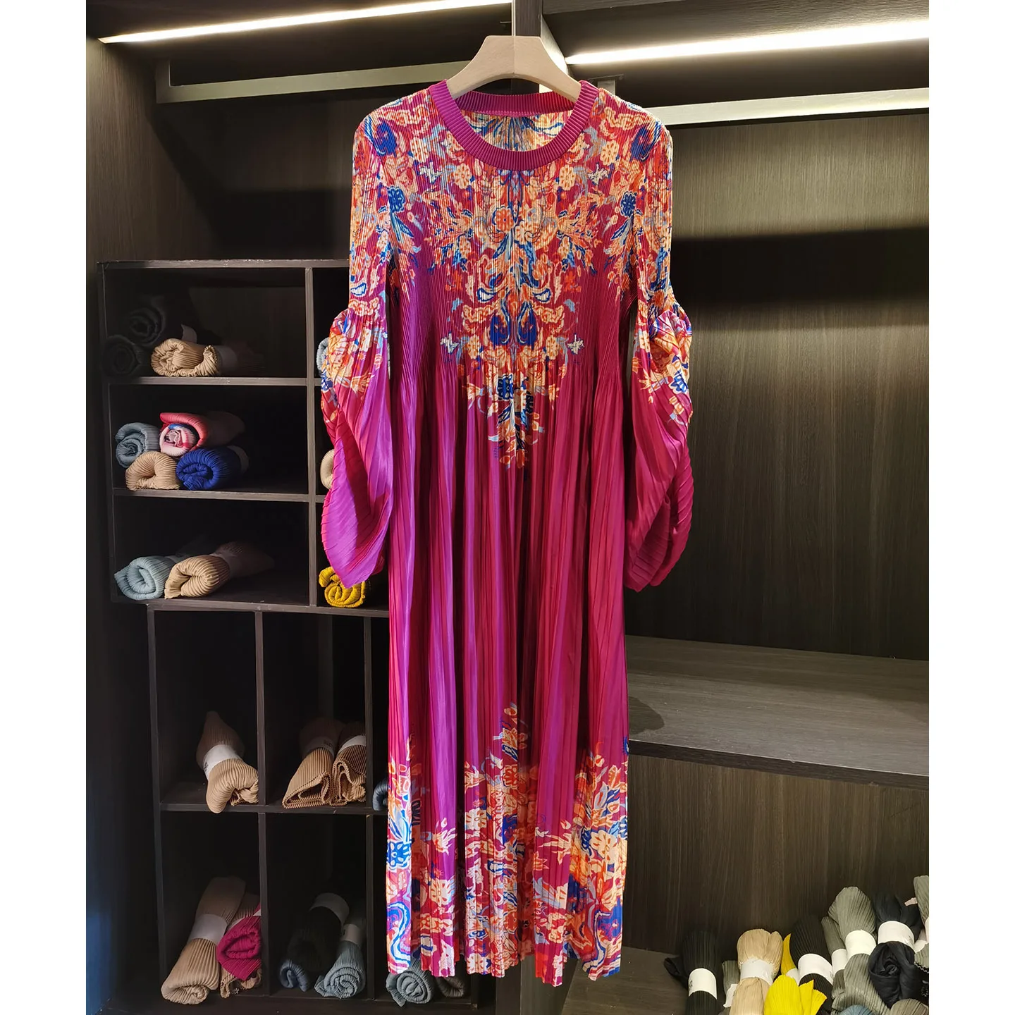 

2026 Design Temperament Floral Pleated Long Skirt Spring and Summer New Retro National Style Round Neck Long-sleeved Dress