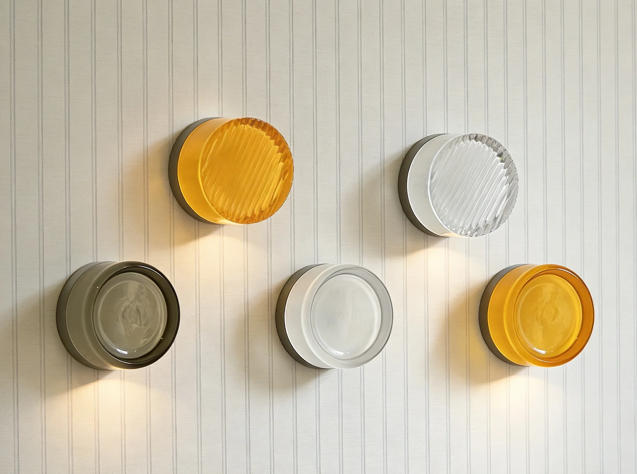 

Минималистичный светодиодный настенный светильник Янтарный акриловый светильник для спальни, прикроватной тумбочки, гостиной, домашний декор, простой современный дизайн освещения