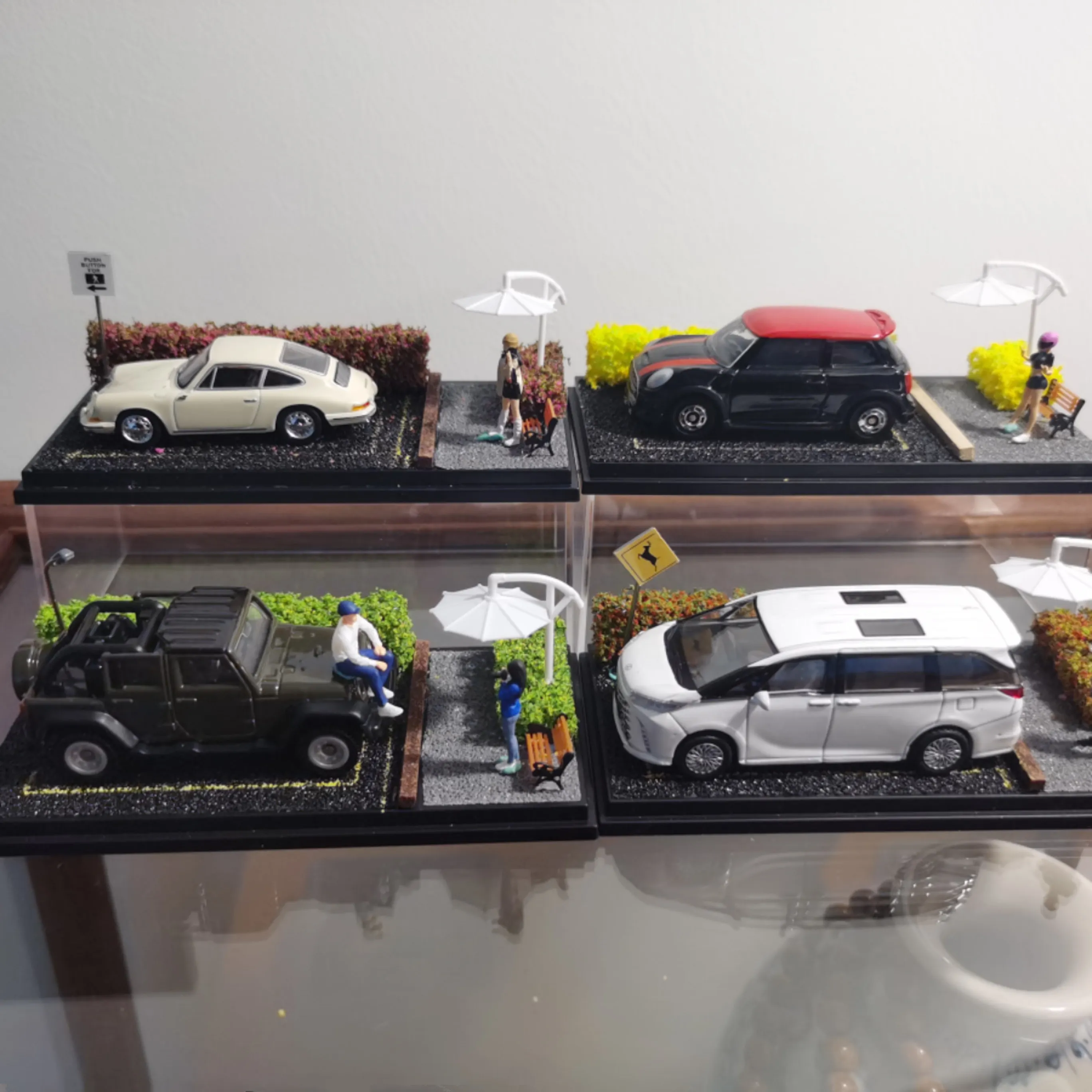 

1:64 Miniature scaled scene alloy collection car model display box realistic courtyard garage black box car scene ornament