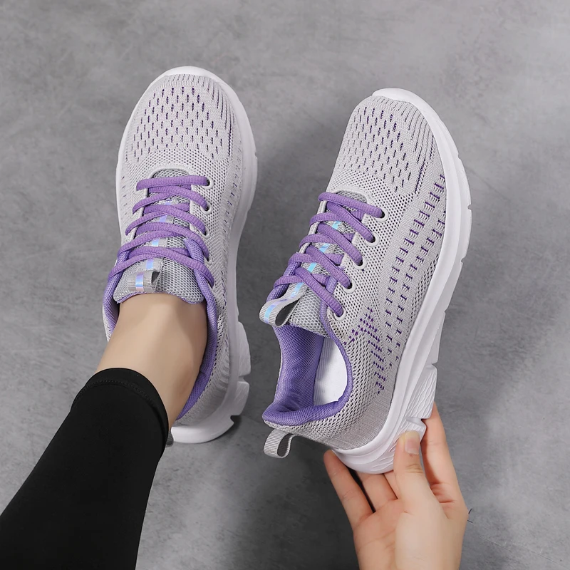 Sports shoes for women, breathable non slip soft sole wear-resistant,large-sized running shoes, low top, and brisk walking shoes