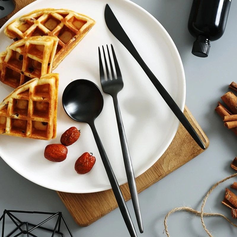 30pcs Portuguese stainless steel tableware, including knives, spoons and forks, is a must-have item for restaurants and hotels.