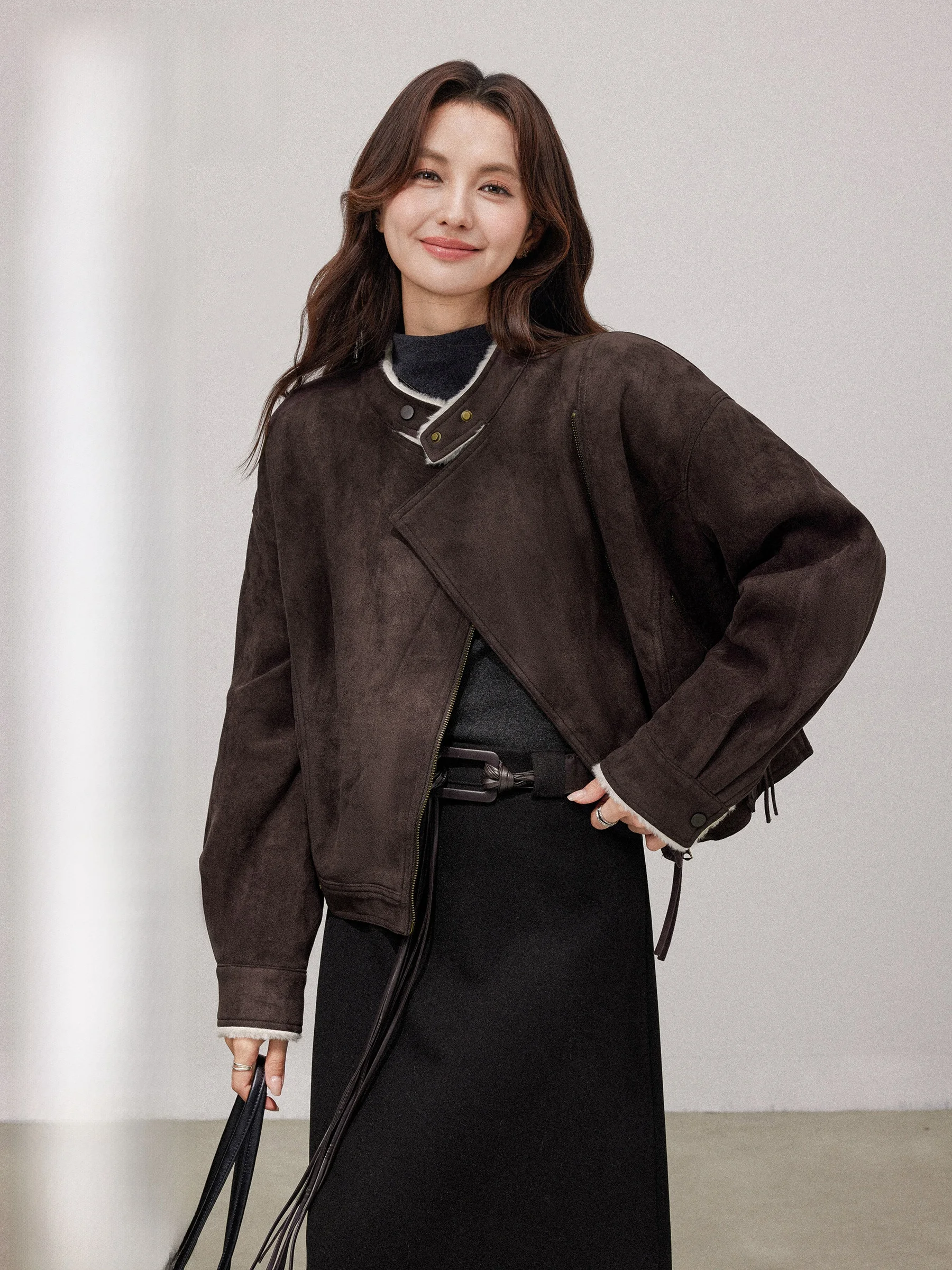 

Теплая женская замшевая куртка с воротником-стойкой, свободная посадка, байкерская одежда, осенне-зимняя верхняя одежда, повседневная свободная длинная застежка-молния...