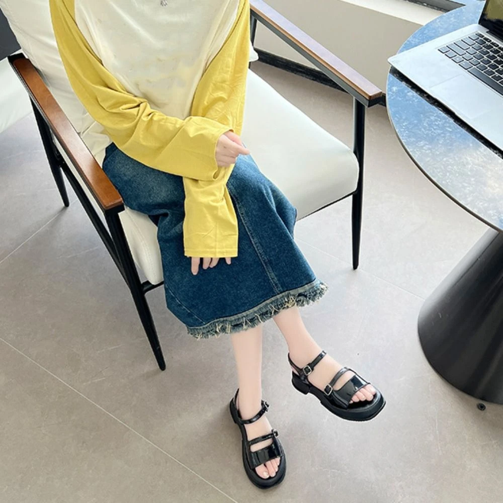 صنادل أنيقة بكعب منخفض من مادة PVC بإبزيم كاحل مجوف شباشب مضادة للانزلاق ملابس شاطئ صيفية